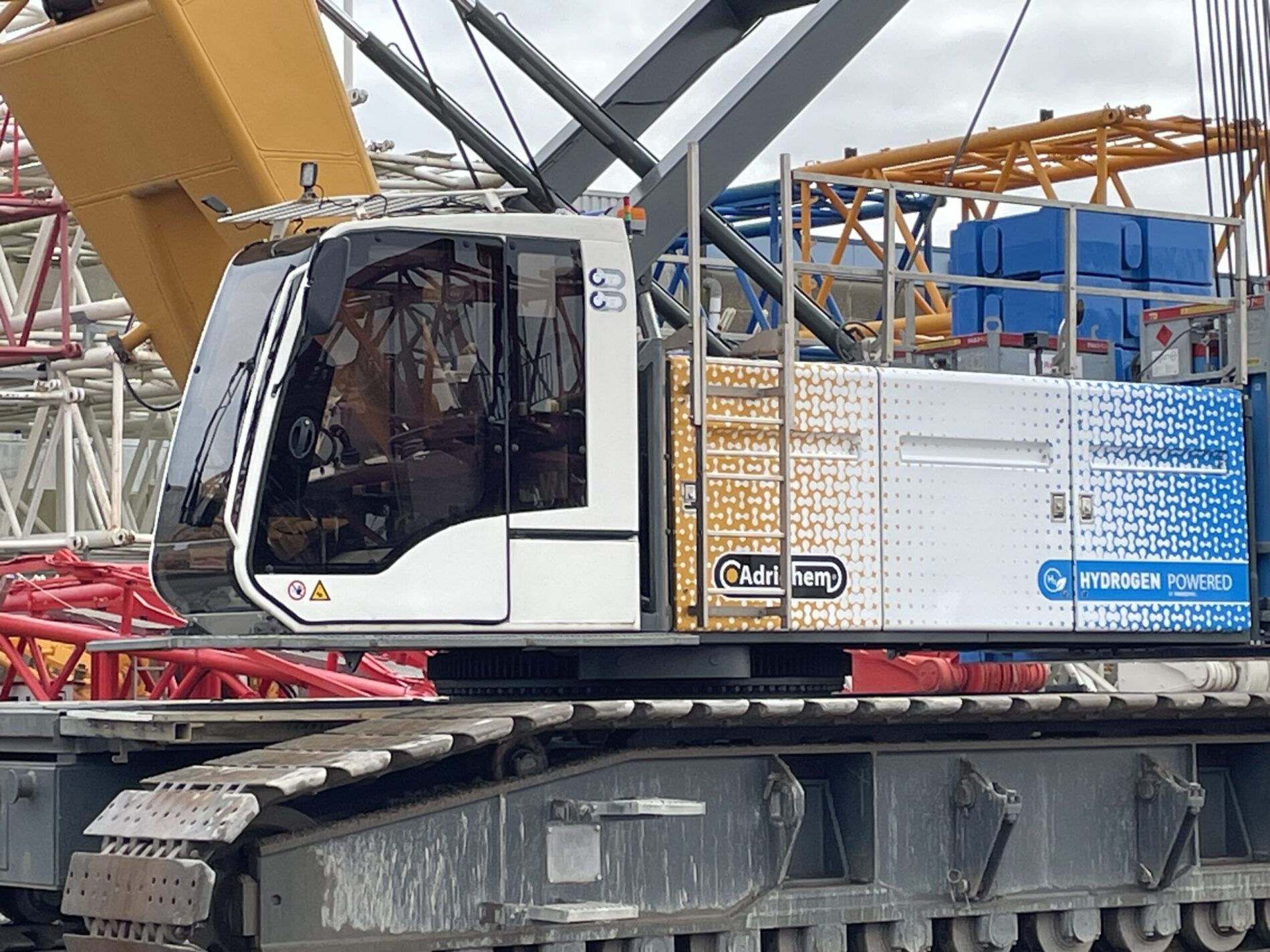 Cabine Liebherr LR1200 waterstof retrofit 