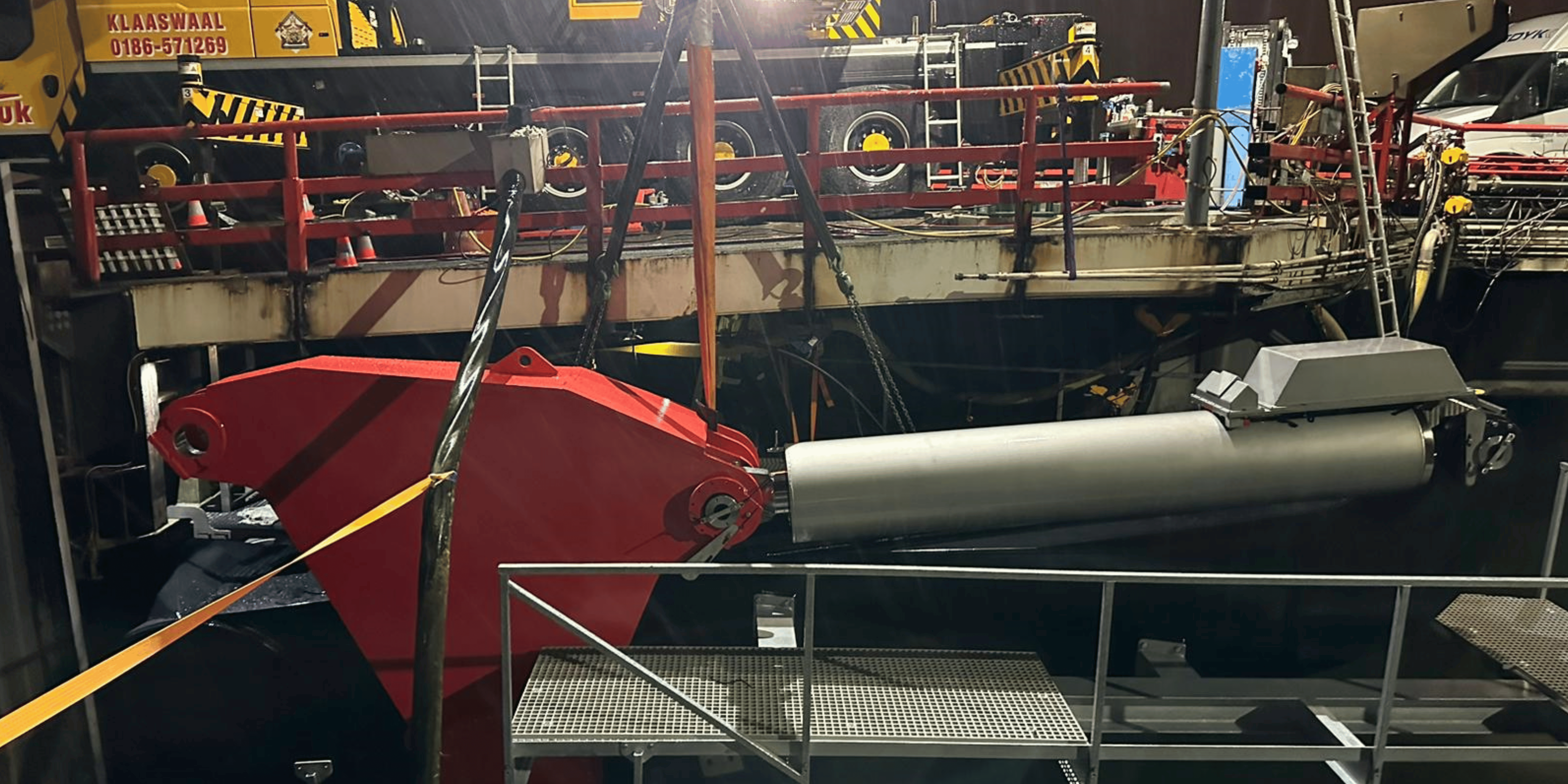 Plaatsen hydraulische cilinder beweegbaar brugdeel