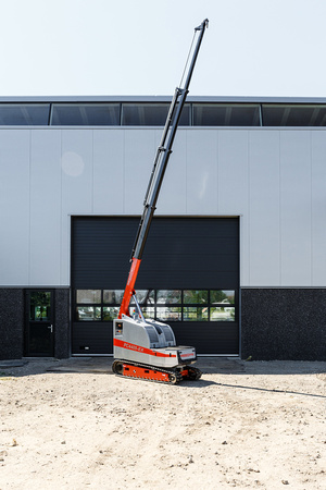 PC4405 uitgeschoven hijsarm bij loods