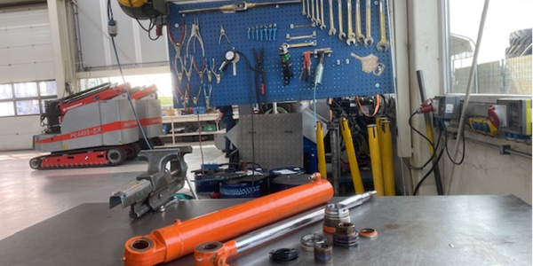 Reparatie cilinder Hitachi kraan